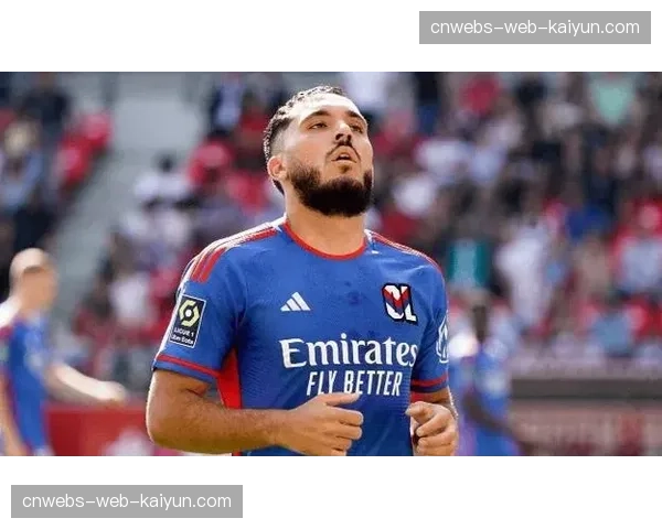 经纪人现身伦敦，引发关于里昂中场切尔基未来的转会传闻