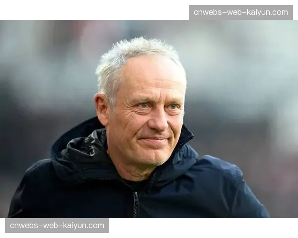 独家专访弗赖堡主帅施特赖希：谈论坚持四后卫体系在现代化浪潮中的逻辑